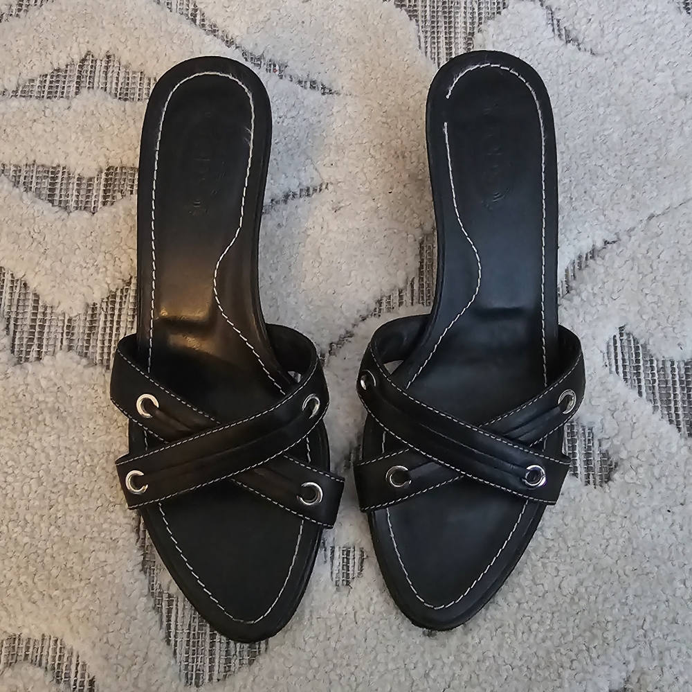 Tod's kitten heels